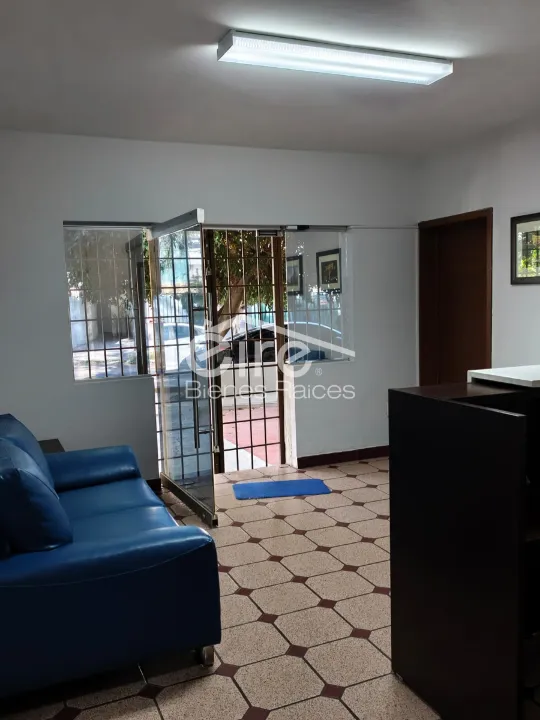 Foto 3 de Casa en venta al poniente-noroeste de Guadalajara | 3 recámaras y 9 estacionamie