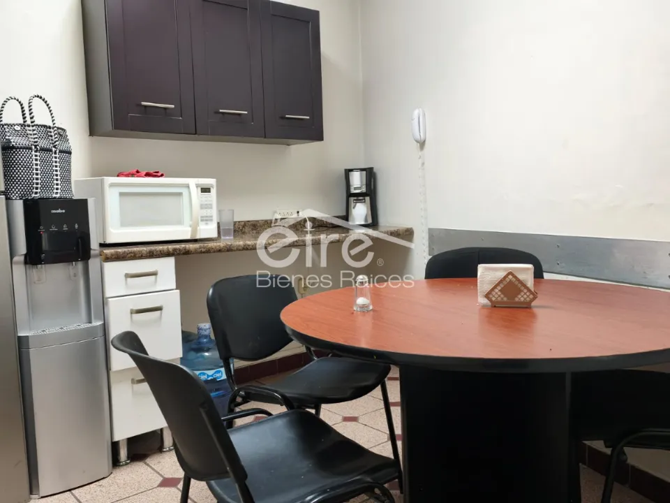 Foto 6 de Casa en venta al poniente-noroeste de Guadalajara | 3 recámaras y 9 estacionamie