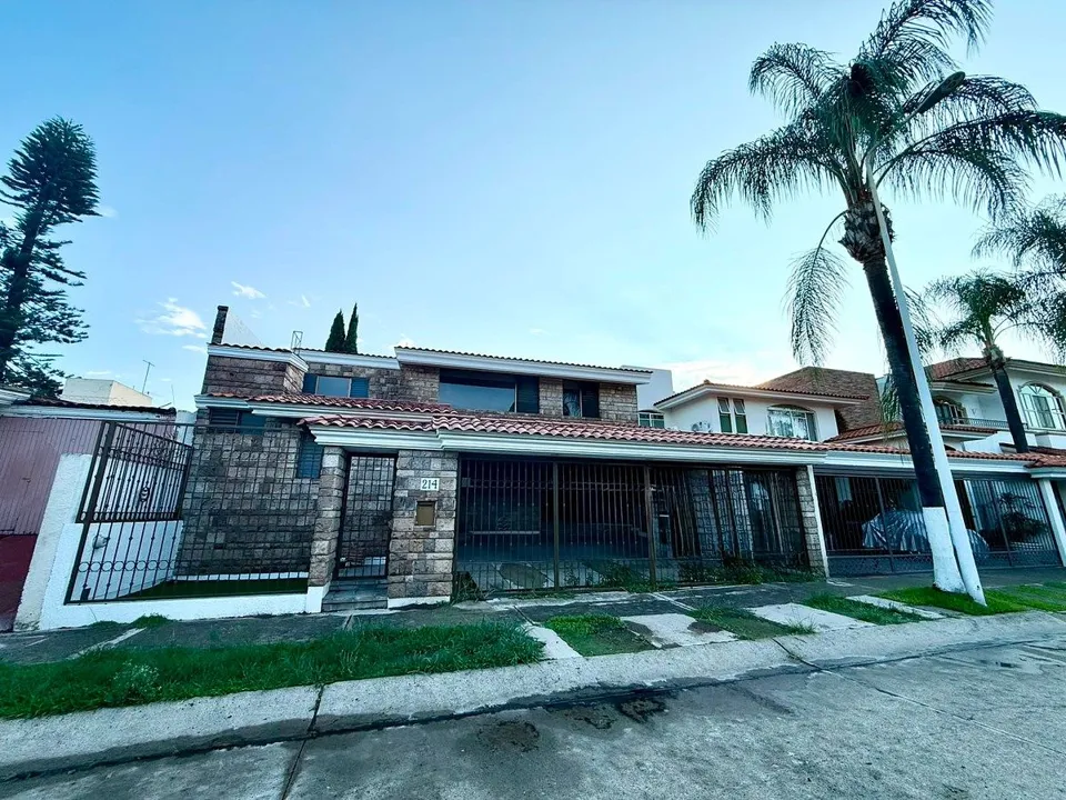 Casa en renta, BUGAMBILIAS 1RA. SECCION