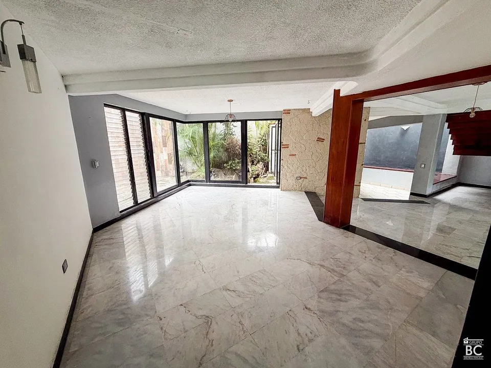 Foto 8 de Casa en Venta o Renta en Jardines Vallarta, 4 Recámaras, Ideal para Oficinas