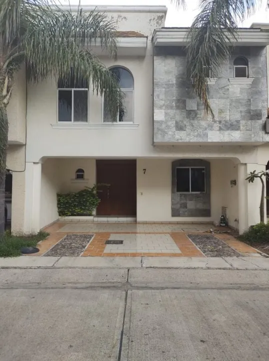 Casa en renta en Avenida Guadalupe, Plaza Guadalupe, Zapopan