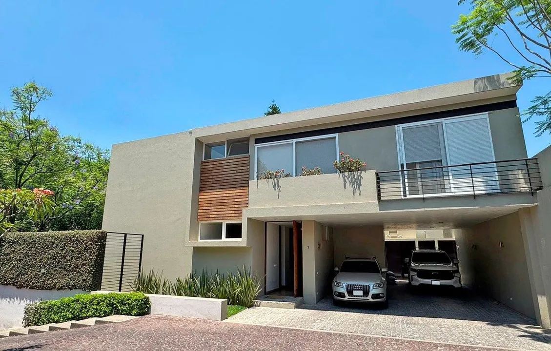 Foto 2 de EXCLUSIVA RESIDENCIA AMUEBLADA EN RENTA EN JACARANDAS