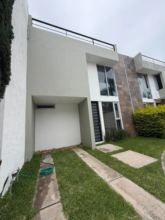 Foto 2 de Casa en venta en Girasoles Acueducto, dentro de condominio privado