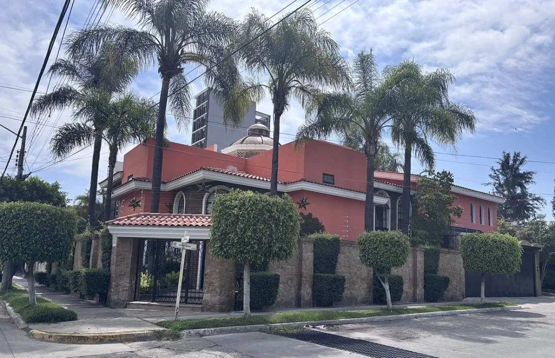 Foto 2 de Casa en venta en Calle Administradores, Arcos De Guadalupe, Zapopan
