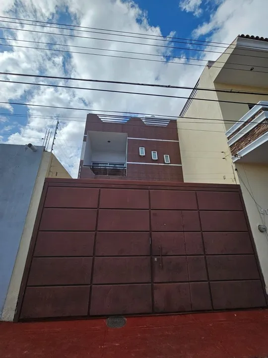 Casa en Lomas del Gallo | 363 m² Construcción | 4 Recámaras + Estudio | Gran Jar
