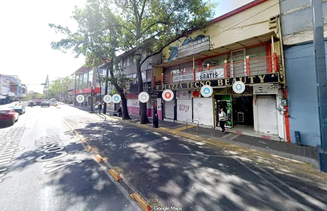 Foto 6 de LOCALES COMERCIALES SOBRE AV.HIDALGO EN ZONA CENTRO