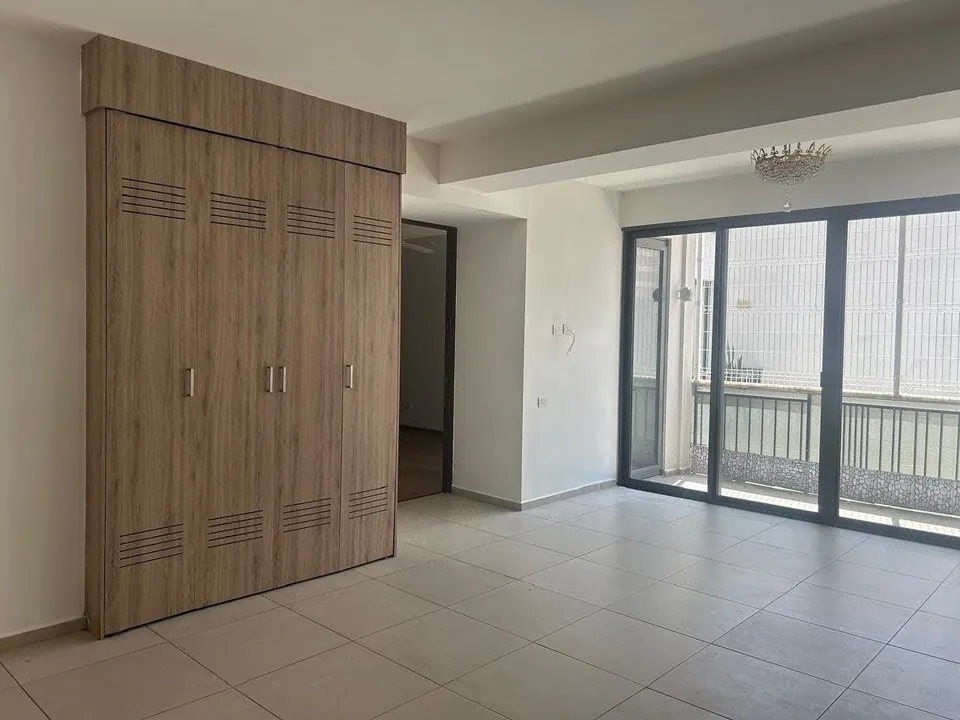 Foto 2 de Departamento en renta a una cuadra del  Metropolitano | 3 cocheras y 2 bodegas