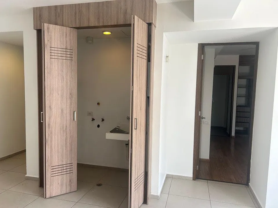 Foto 8 de Departamento en renta a una cuadra del  Metropolitano | 3 cocheras y 2 bodegas