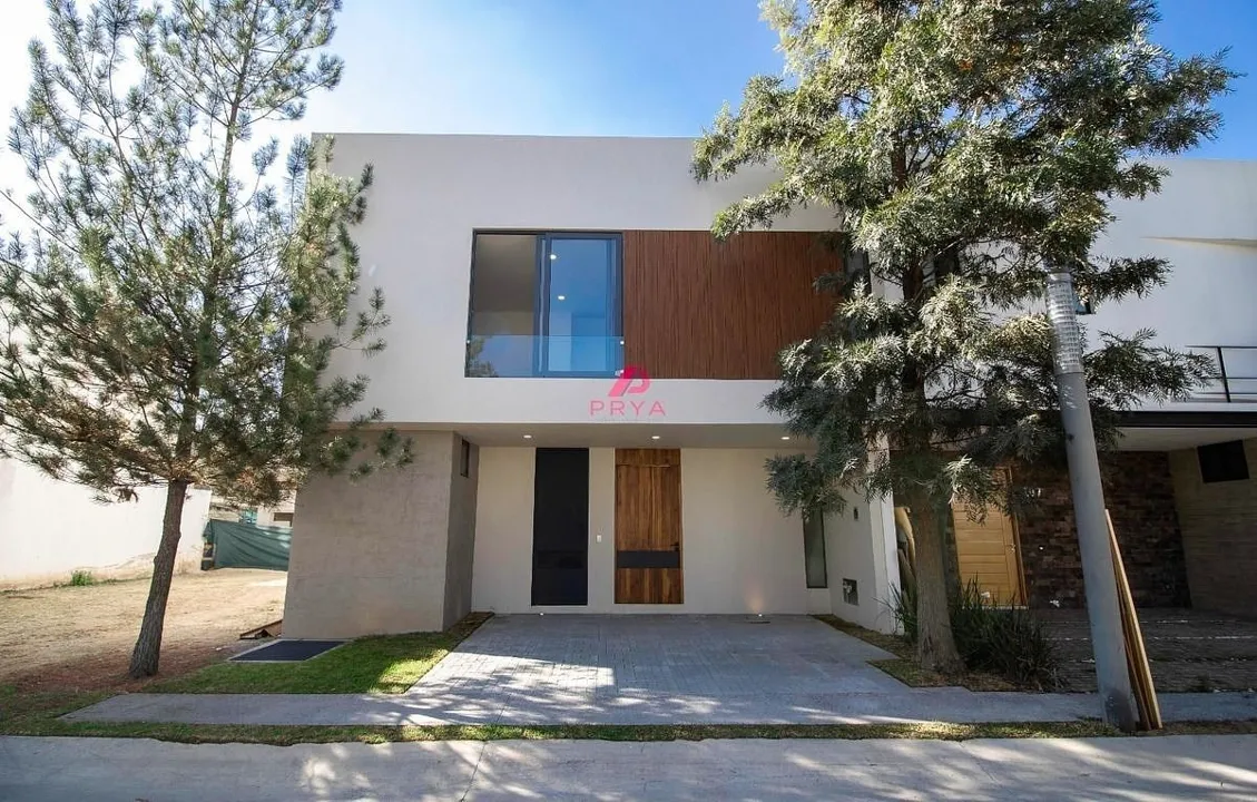 Casa en Venta Zapopan Solares 3 Recámaras Coto Terma con Roof Garden