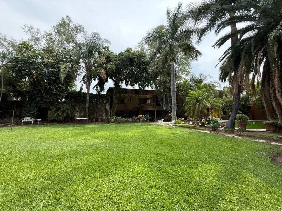Casa en venta en Planeta, Jardines del Bosque, Guadalajara