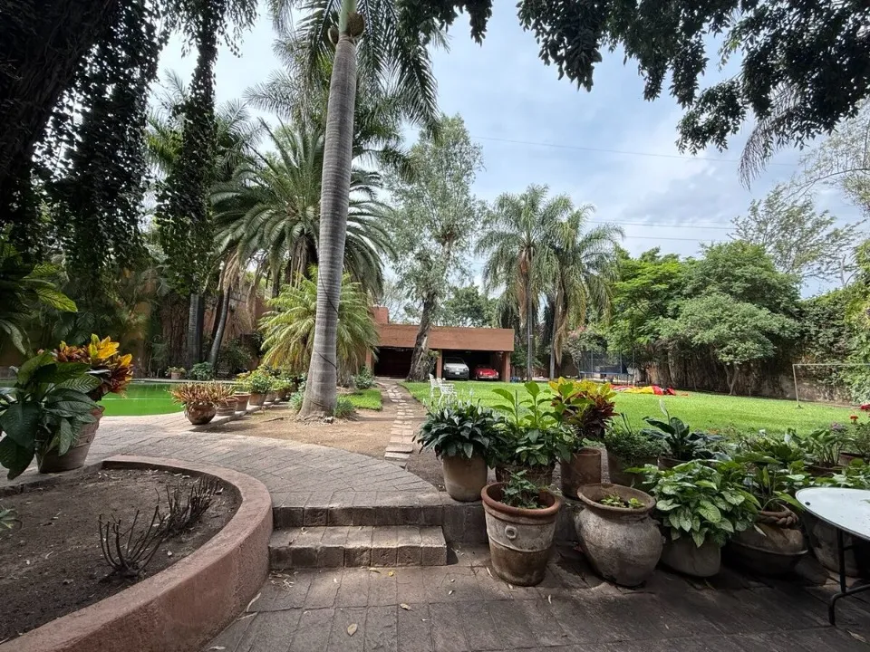 Foto 2 de Casa en venta en Planeta, Jardines del Bosque, Guadalajara