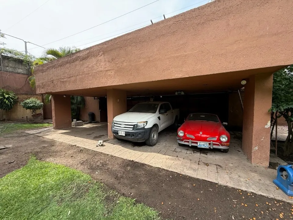 Foto 6 de Casa en venta en Planeta, Jardines del Bosque, Guadalajara