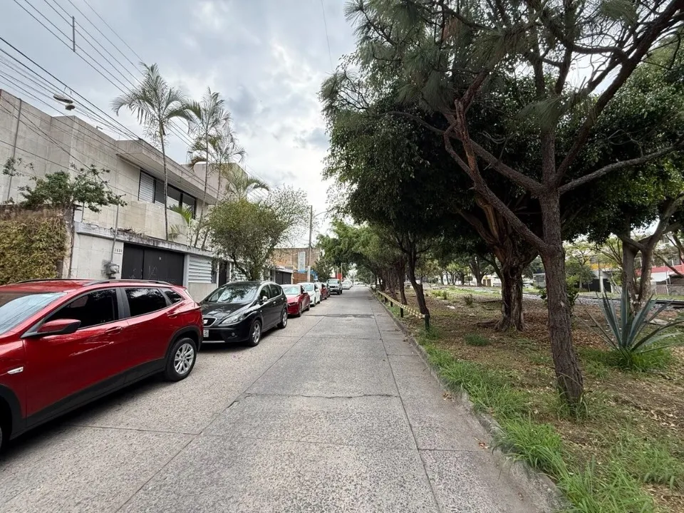 Foto 9 de Casa en venta en Planeta, Jardines del Bosque, Guadalajara
