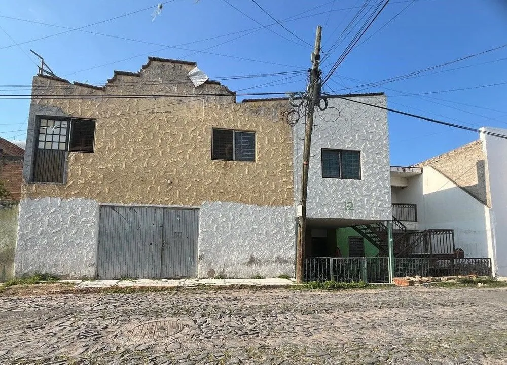 PROPIEDAD CON 2 CASAS DUPLEX Y 1 SALON USOS MULTIPLES (COMERCIAL O HABITACIONAL)
