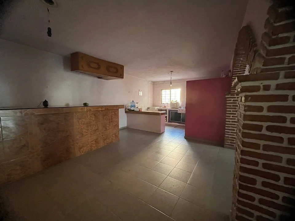 Foto 4 de PROPIEDAD CON 2 CASAS DUPLEX Y 1 SALON USOS MULTIPLES (COMERCIAL O HABITACIONAL)