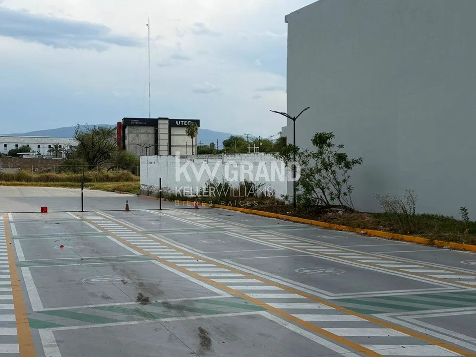 Foto 3 de Patio Logístico e Industrial de 11,858 m2 en Renta | Av. Adolf Horn, Tlajomulco