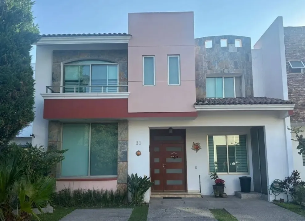 Casa en venta y renta en Callejon Del Iris, Bugambilias, Zapopan
