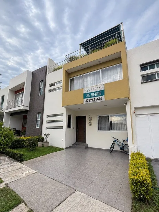 Casa en VENTA, en La Cima, 4 recámaras, con roof,  dentro de coto