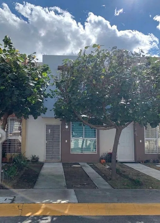 Casa amueblada en renta en Residencial Las Aves Tesistan