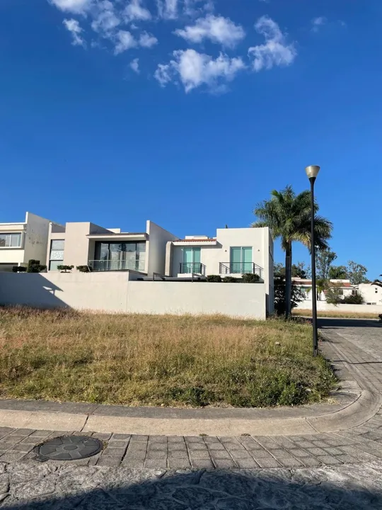 Foto 2 de Terreno en Venta en Fracc El Manantial - Paseo del Bosque 54