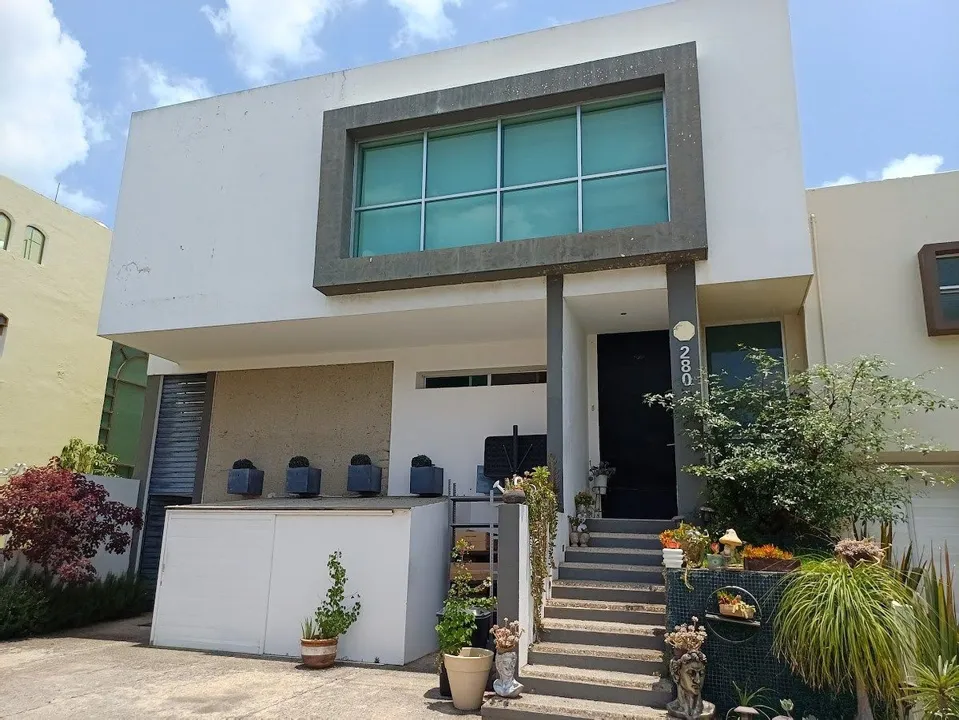 RESIDENCIA EN VENTA EN COTO PRIVADO, FRACC. JARDIN REAL, ZAPOPAN