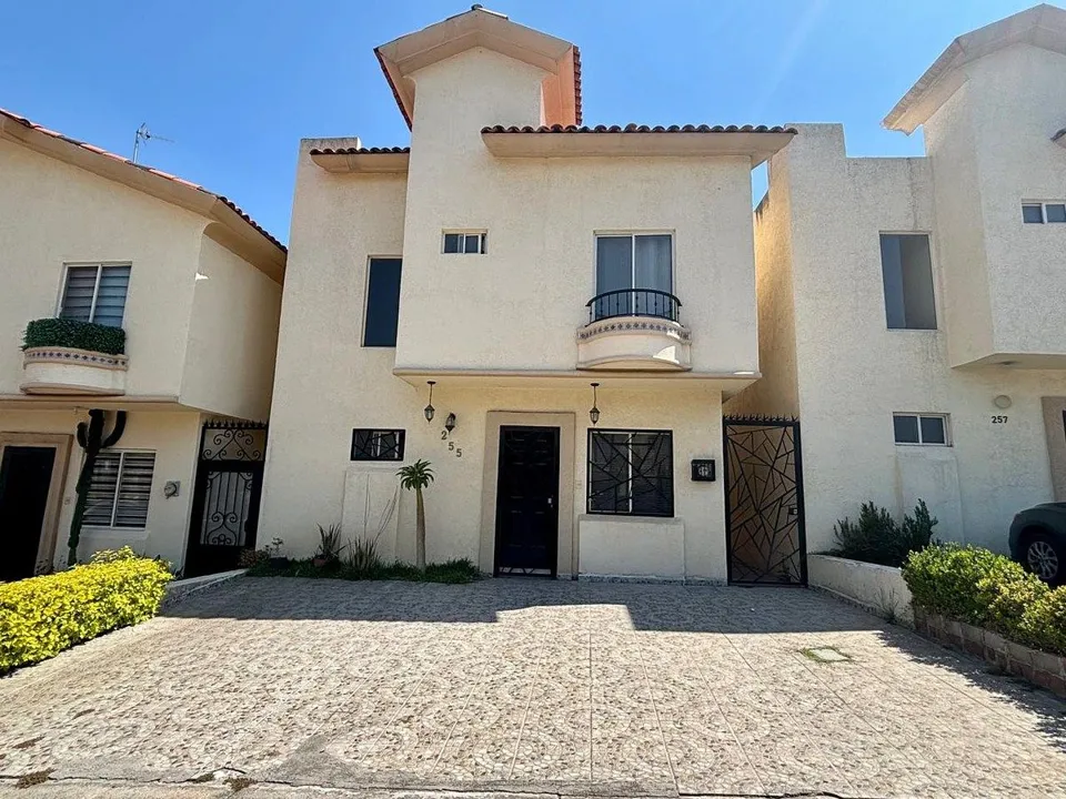 Casa En Venta En Alta California, Tlajomulco De Zuñiga.