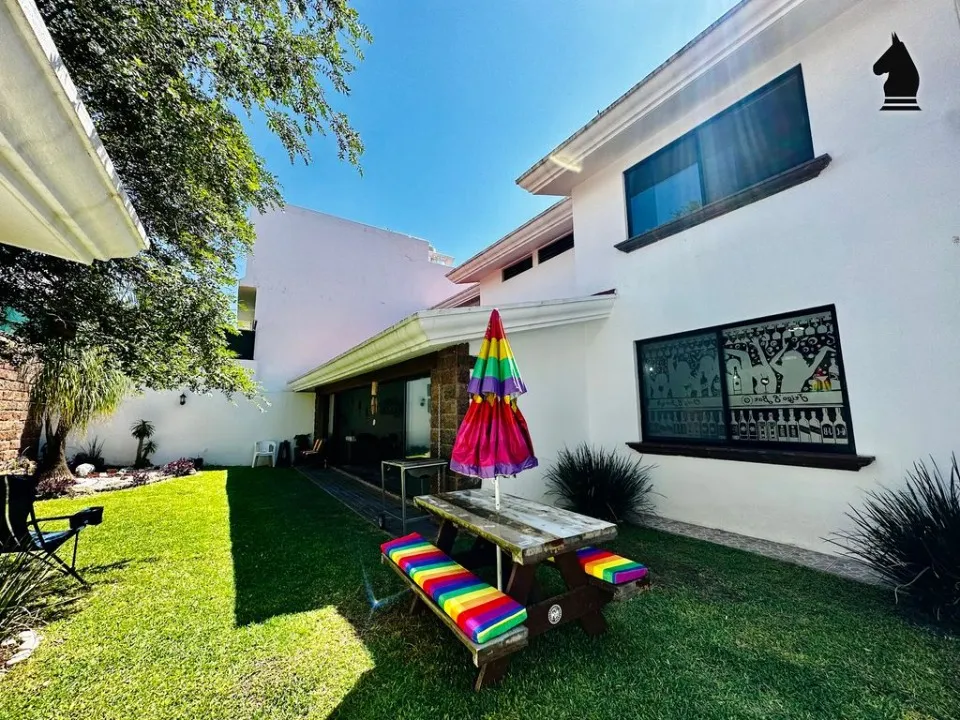 Casa en venta en Avenida Manuel Ávila Camacho, Country Club, Guadalajara