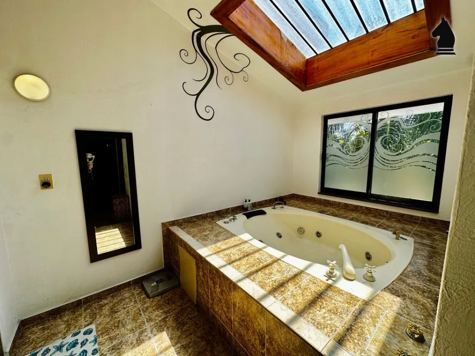 Foto 3 de Casa en venta en Avenida Manuel Ávila Camacho, Country Club, Guadalajara
