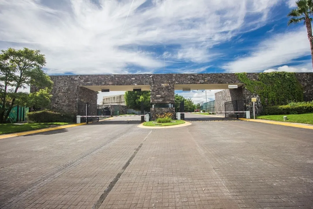 RESIDENCIA EXCLUSIVA EN VENTA EN LOS SUEÑOS
