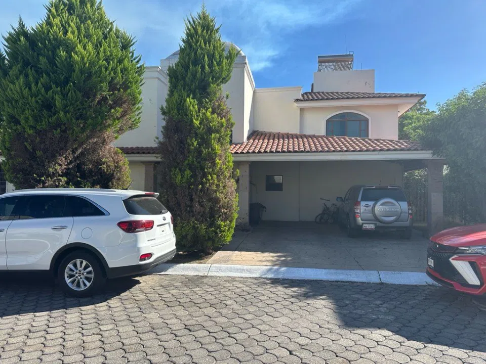 Casa en venta y renta en Santanita country