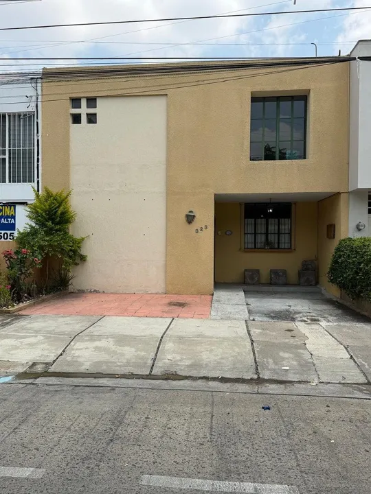 VENTA Casa Principal + Estudio independiente en Col. Chapalita