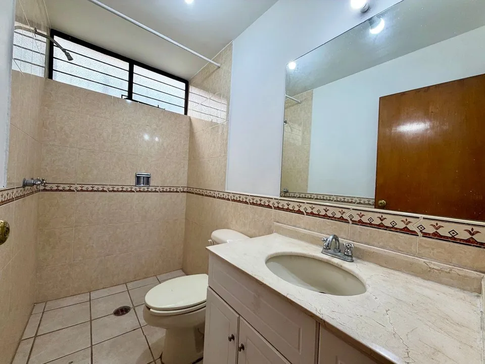 Foto 5 de Casa en Renta en Chapalita | Ideal Para Oficinas a Puerta Cerrada