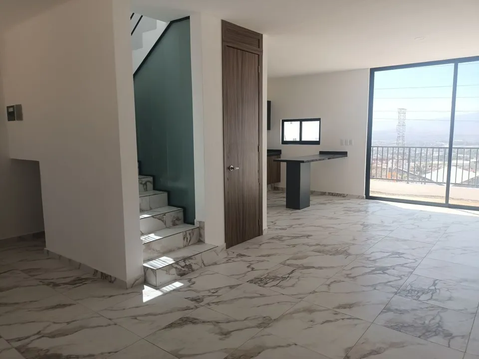 Foto 6 de Casa en Zimalta  Estudio con baño completo en planta baja