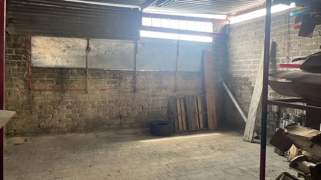 Foto 3 de Bodega Comercial en venta en Calle Andrés Terán, Santa Teresita, Guadalajara