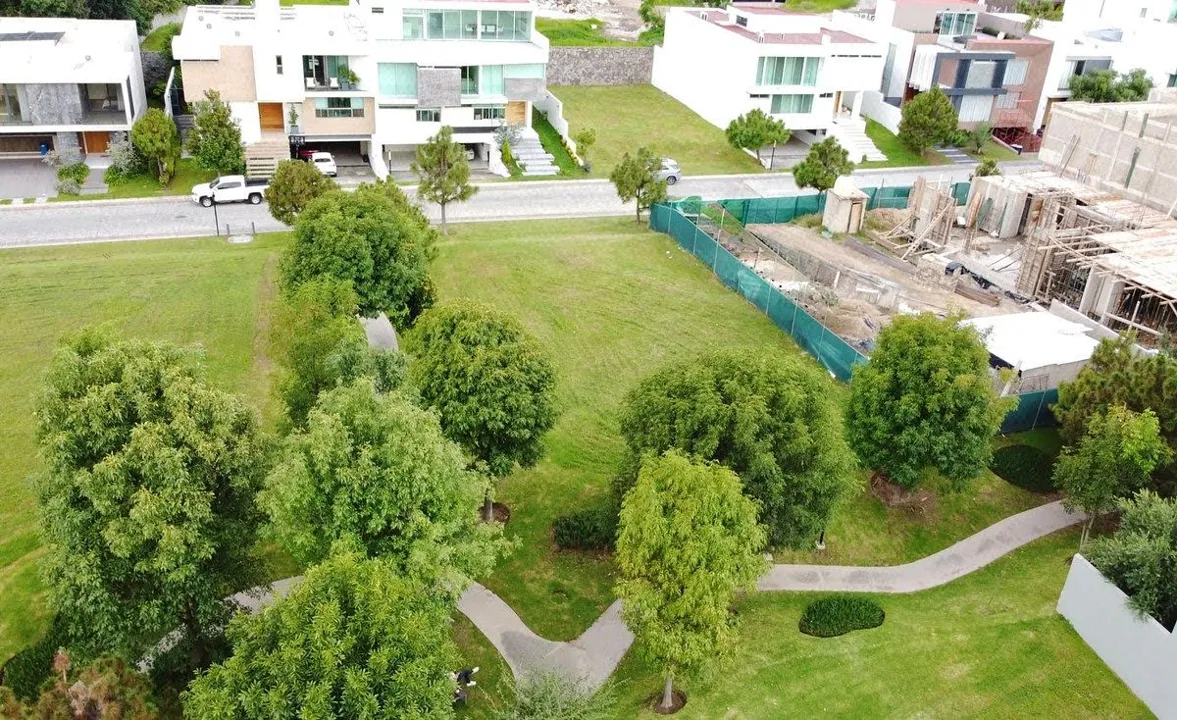 Foto 3 de Se vende terreno en Puerta Las Lomas Coto Lagos, con hermoso parque andador.