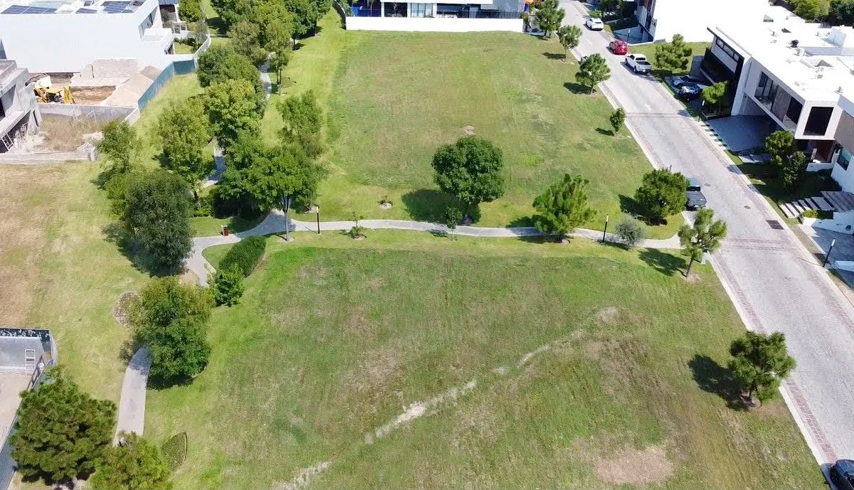 Foto 5 de Se vende terreno en Puerta Las Lomas Coto Lagos, con hermoso parque andador.