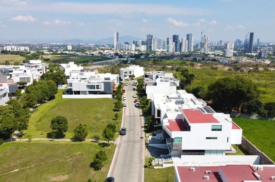 Foto 7 de Se vende terreno en Puerta Las Lomas Coto Lagos, con hermoso parque andador.