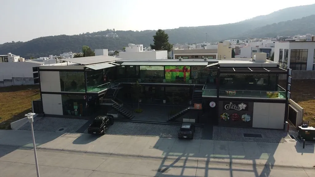 Local en renta Los Robles Plaza Cataleya
