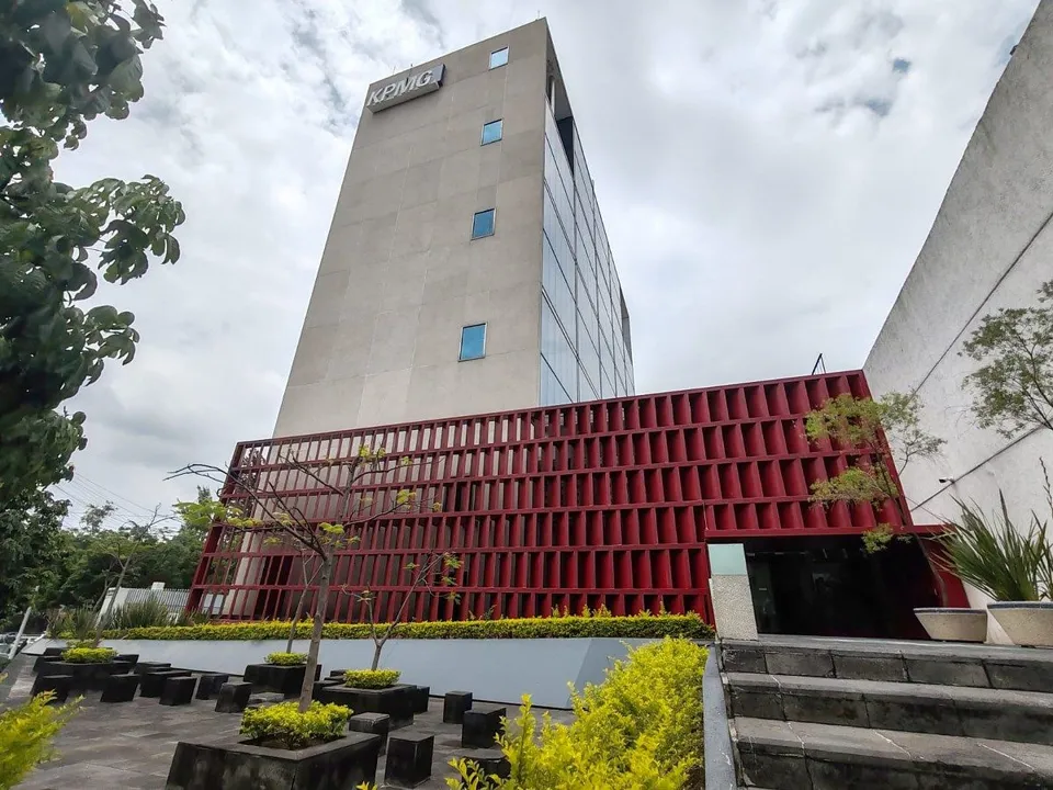 SE RENTAN OFICINAS PREMIUM FRENTE A LOS COLOMOS
