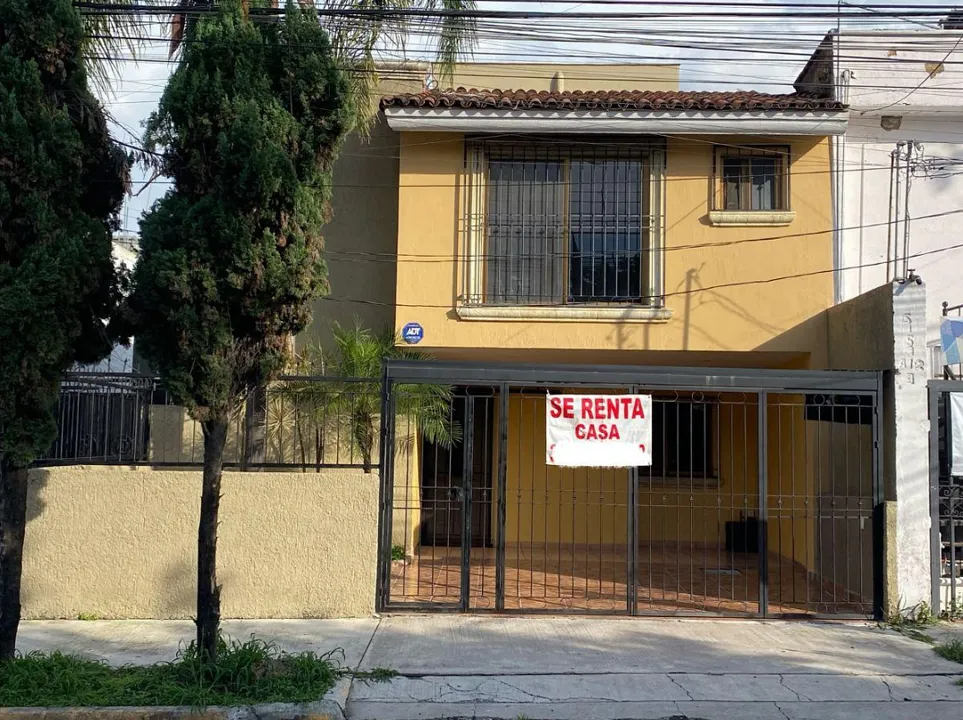 Se Renta Cómoda Casa en Jardines de La Patria