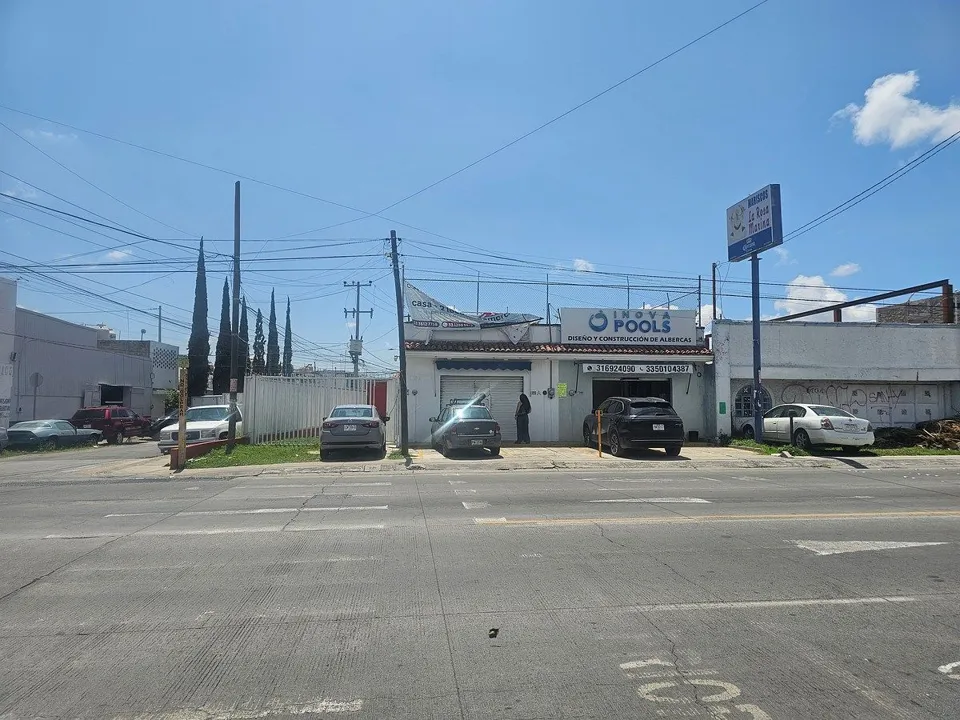 Foto 3 de Casa con uso de suelo Mixto en venta sobre Ave. Base Aérea