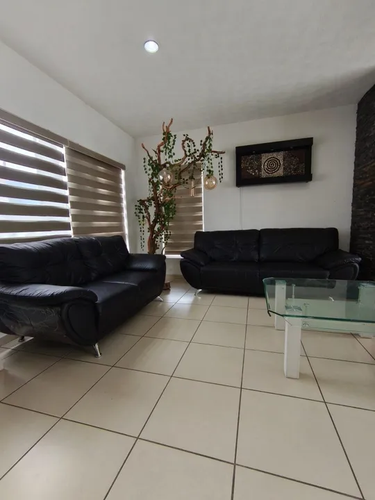 Foto 2 de CASA EN VENTA-LOS MANZANOS
