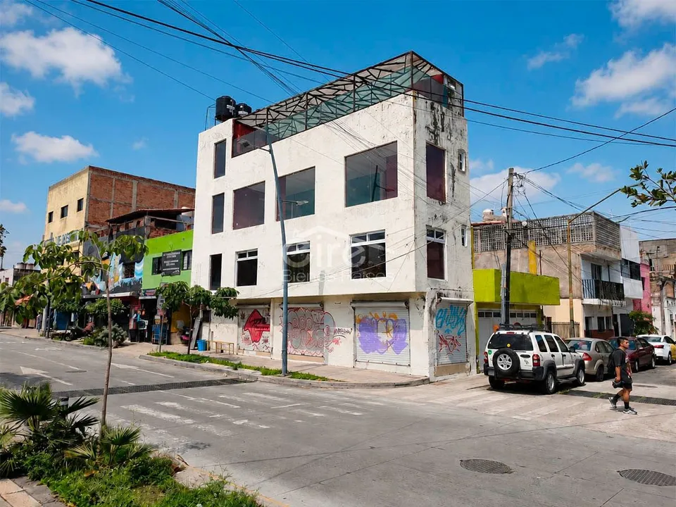 Edificio comercial en venta sobre Av. Enrique Díaz de León