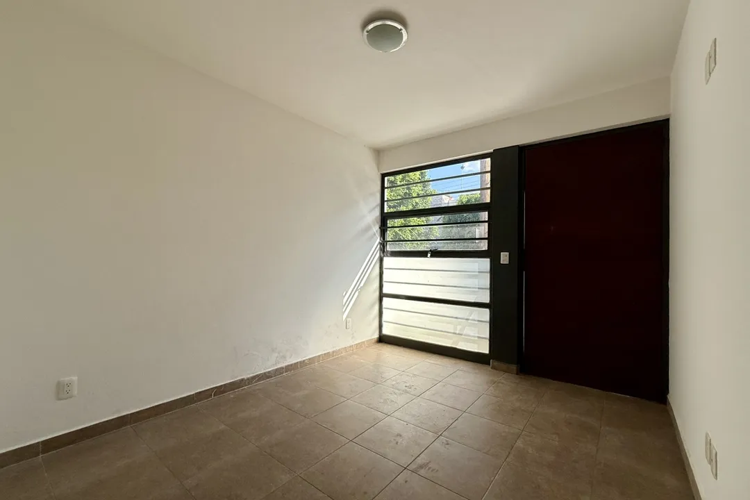 Foto 5 de Cerca Plaza Patria, 3 niveles, 167 M2 construcción, 3 rec., 3.5 baños, 1 auto