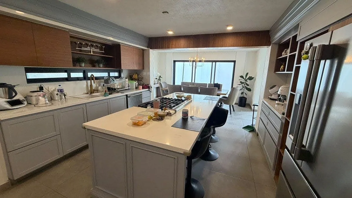 Foto 4 de Casa en renta en Royal Country