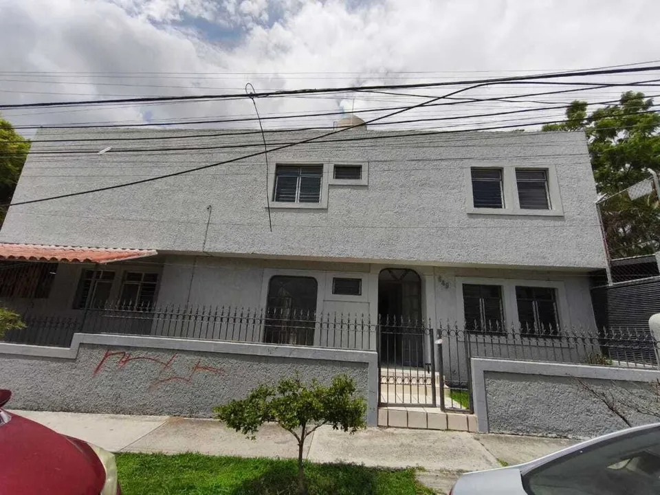 Foto 2 de CASA EN RENTA COLONIA ARCOS DE ZAPOPAN ISDEAL PARA OFICINAS