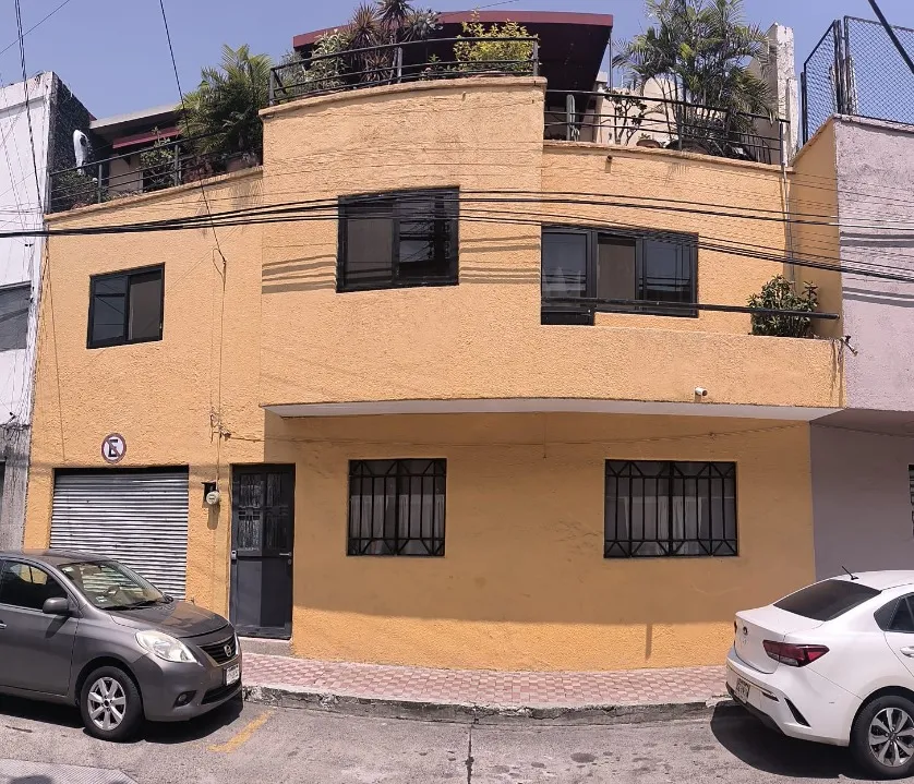 Casa en venta en Calle Bélgica, Americana, Guadalajara