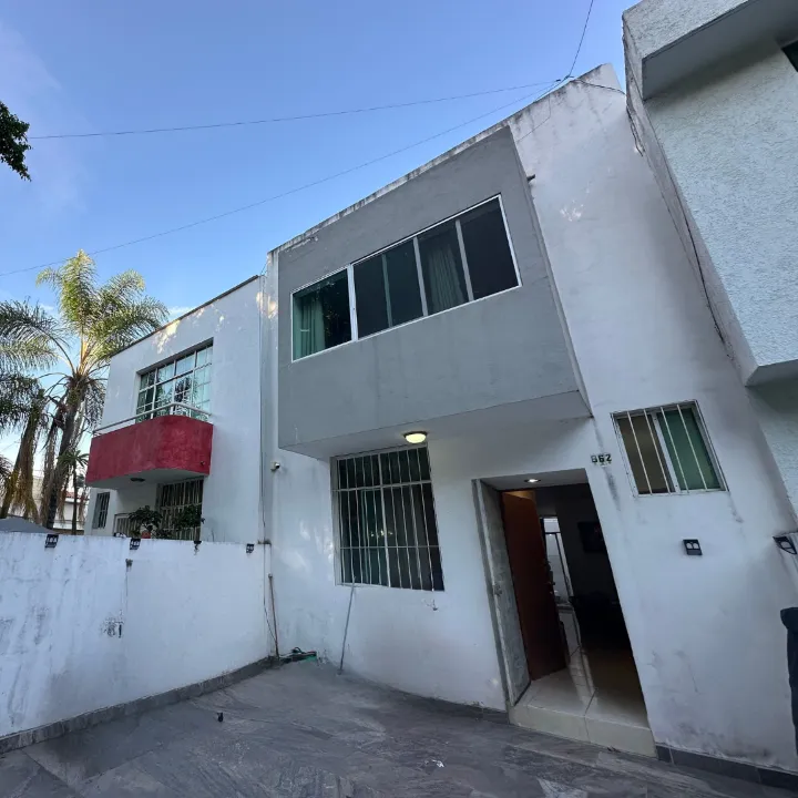 Foto 2 de Casa en venta en Calle Rosas, Los Girasoles, Zapopan