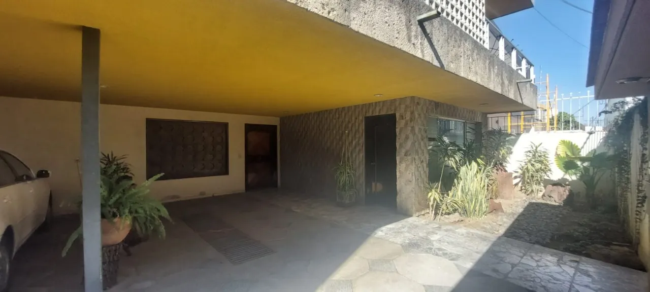 Foto 3 de Casa en venta en Calle El Sol, Jardines del Bosque, Guadalajara