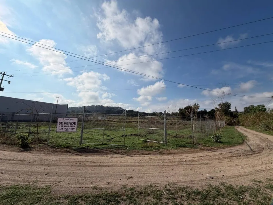 Foto 4 de Terreno en venta en Avenida de los Pinos, La Venta Del Astillero, Zapopan